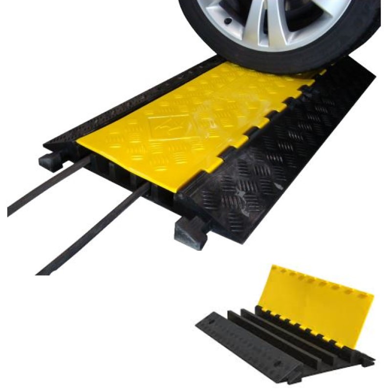PASSACAVI IN GOMMA NERO 90X60 H 7 CM  CON COPERCHIO IN PVC GIALLO